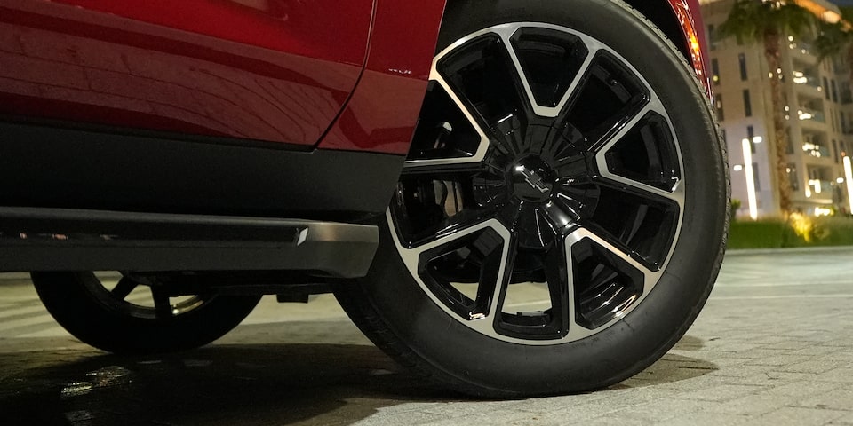 Close-up of the 22" RST Wheels on the 2025 Chevrolet Tahoe SUV