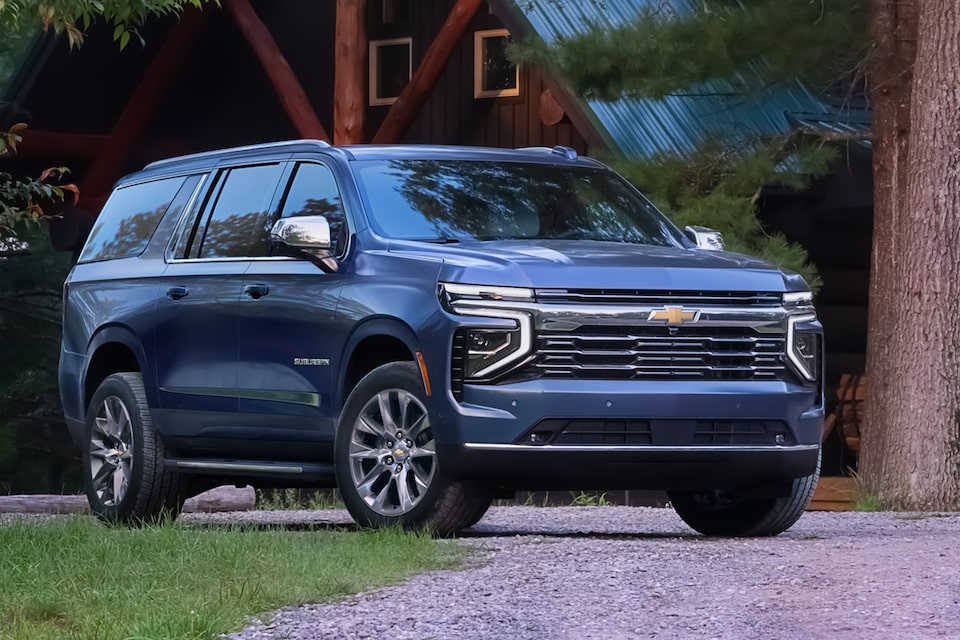 Front Three-Quarters View of the 2025 Chevrolet Suburban SUV 